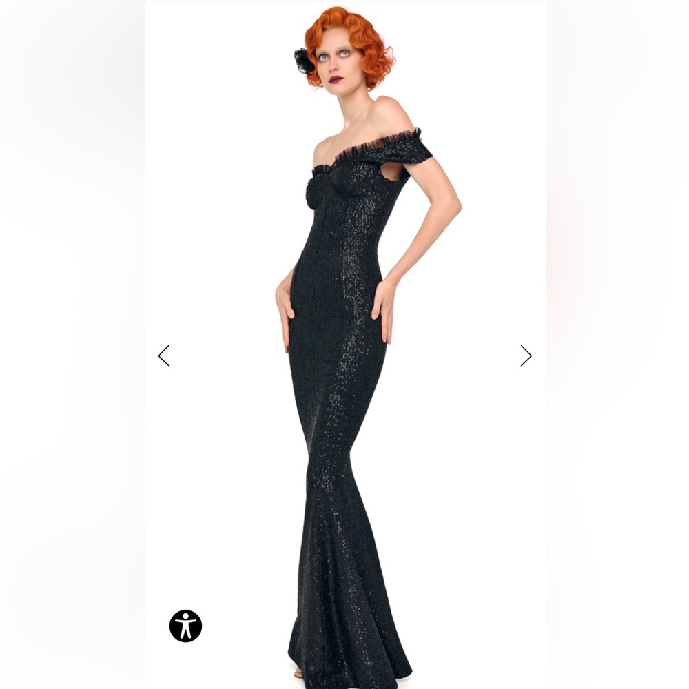 Elegant Black Off-Shoulder gown size small normal kamali
